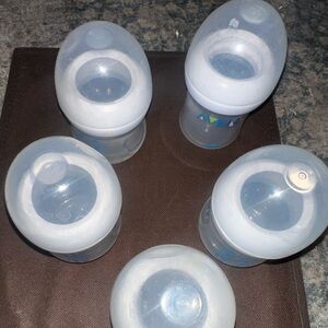 Set of 5 Avent 4oz Bottles